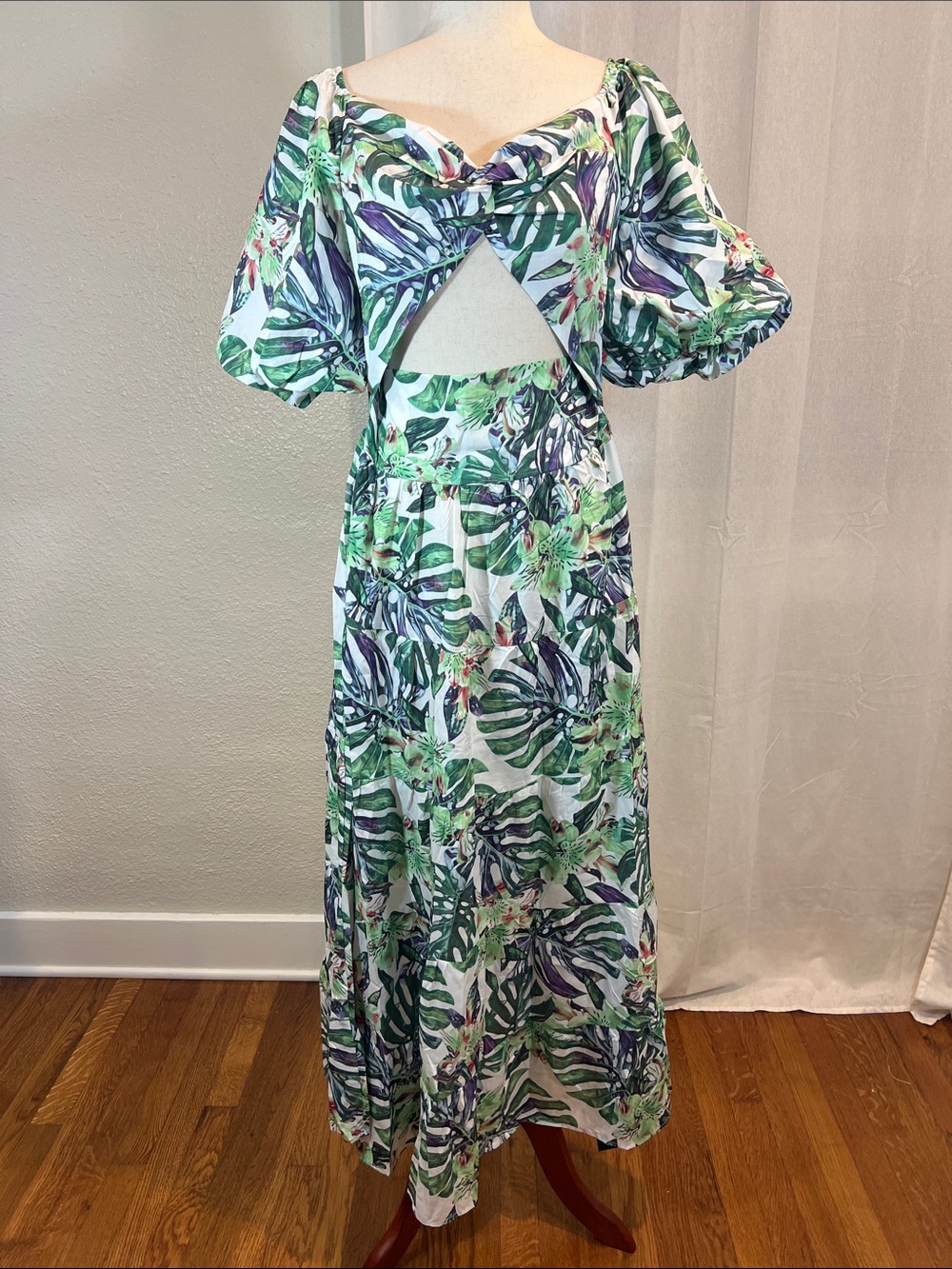 S-Deer Tropical Green Leaf Cutout Maxi Dress. Size L. NWT